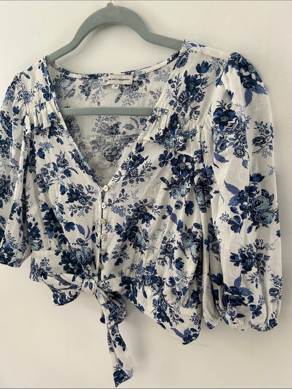 Cupcakes & Cashmere Tie-Front Crop Top Blue/White Floral Ruffle Peasant Milkmaid - Picture 14 of 16